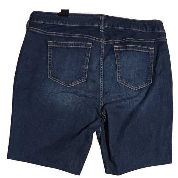 Torrid Perfect Bermuda Short Dark Wash Denim Vintage Stretch size 16 NWT - Picture 2 of 8